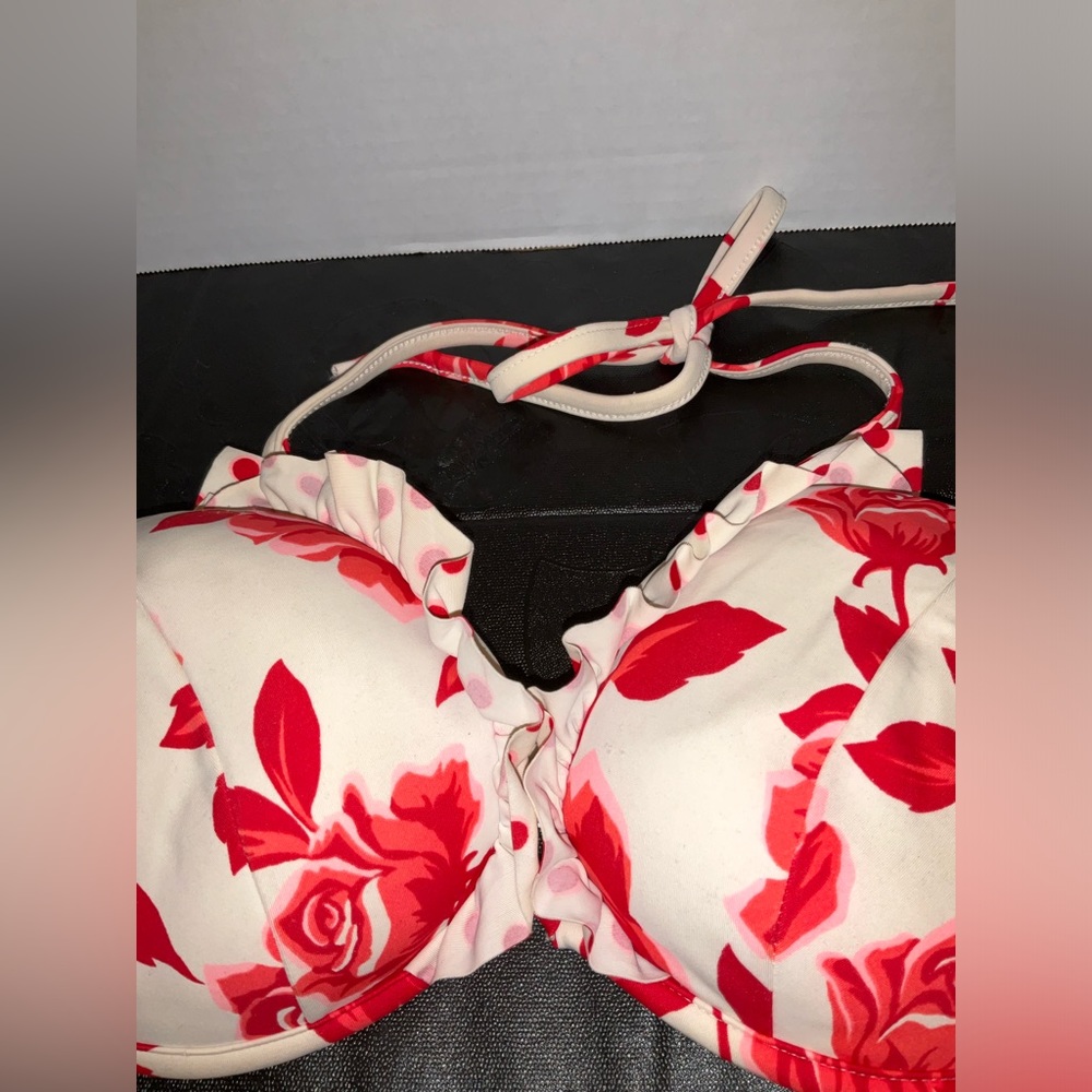 Bikini - Picture 2 of 4